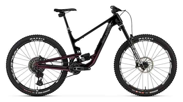 With the Rockshox Flight Attendant radio-controlled automatic suspension, the Rocky Mountain Altitude C99 marks the top of the line-up. It remains to be seen whether the bike will also be available to buy in Germany.