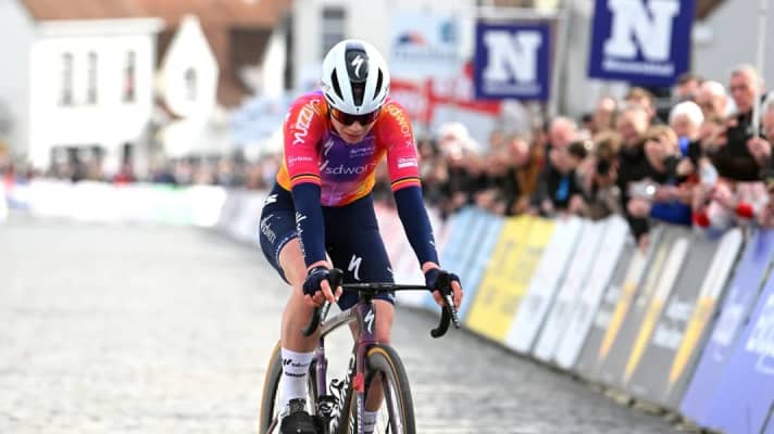 Victoire de Lotte Kopecky quatre jours après la mort de son frère