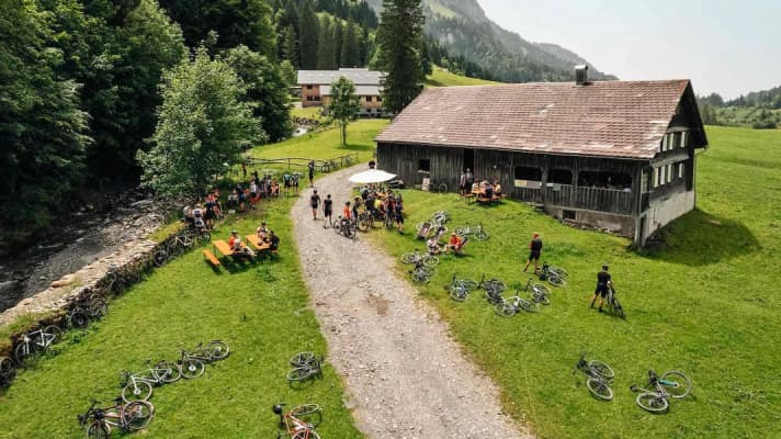 <a href="https://www.bike-magazin.de/events/bike-camps/gravel-events-gravel-camps-gravel-festivals-wo-der-spass-an-1-stelle-steht/" target="_blank" rel="noopener noreferrer">Gravel camps: the focus here is on fun</a>.