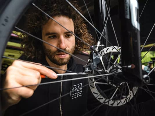 “Viele Biker bremsen falsch!” – Yanick Gyger