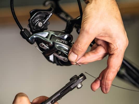 Bowdenzug, Kabel und Funk