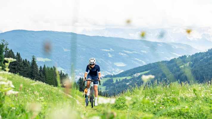 Gravel bikers can expect lush alpine meadows, sporty climbs and fantastic panoramas at Gravel Peaks 2026.