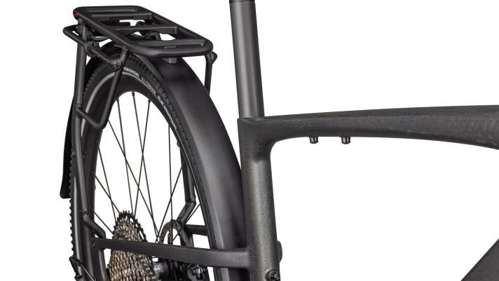 In der EQ Version wird das Bike unter anderem mit Gepäckträger geliefert. Maximale Belastbarkeit: 25 Kilo.