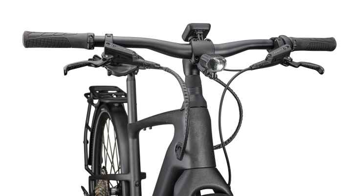 Die Vorbau-Einheit besteht unter anderem aus integriertem Display und montiertem Licht. Zudem sei diese, verglichen mit den Vorgängermodellen, komfortabler designt.