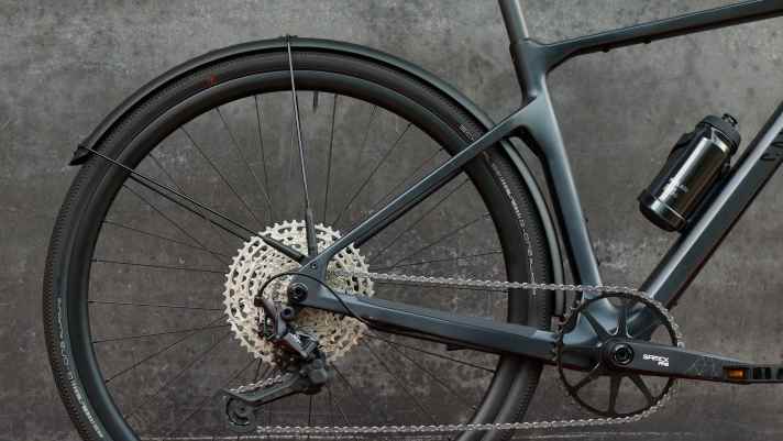 To cope with varied terrain and steep climbs, all Roadlite models have a 10-51 tooth cassette combined with a single 44 tooth chainring.