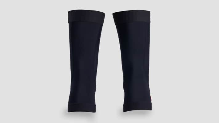 The back is seamless to prevent creasing and bunching behind the knee.