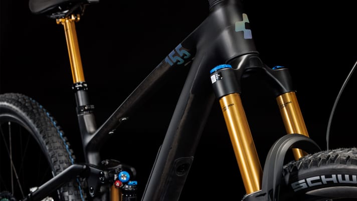 Everything is nice and clean - the cables are routed in the frame.