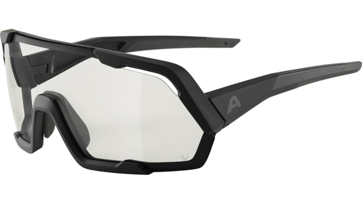 Good sports goggles protect the eye from wind and other particles that could get into the eye, such as the <a href="https://www.awin1.com/cread.php?awinmid=11768&awinaffid=471469&clickref=B+Alpina+Rocket+V&ued=https%3A%2F%2Fwww.rosebikes.de%2Falpina-rocket-v-sportbrille-2705378" target="_blank" rel="noopener noreferrer nofollow">Alpina Rocket V</a>*