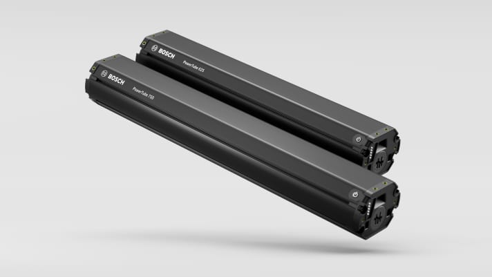 Spoilt for choice: a thick 750-gram battery, or 800 grams less and only 625 watt hours? When the range extender arrives, the smaller battery should become more attractive.