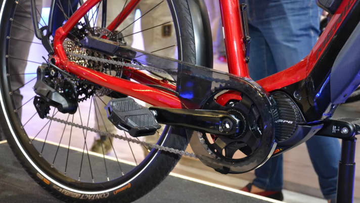 Cues Di2: The new electronic Shimano shifting system is only available in conjunction with Shimano's latest EP6 or EP801 motors.