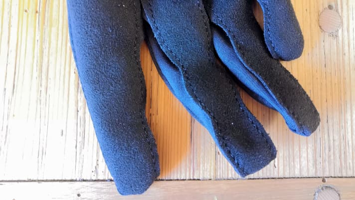 Bei den neuen SQ-Gloves wurden überlappende Nähte verwendet.