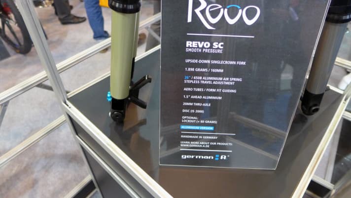   Die Details der German A Upside-Down-Gabel „Revo”.