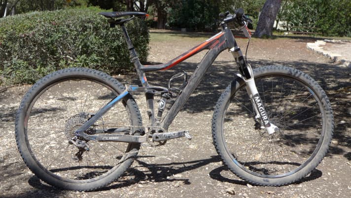   A Cube Stereo 120 Super HPC 29 served as the test bike for the Elect suspension.