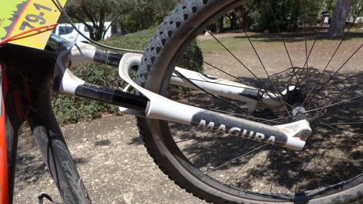   New casting: The TS8 forks have been given new stanchions and the compression damping has been revised.