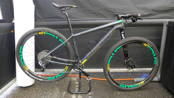   Henrique Avanchini's Cannondale F-Si with a Brazilian look.
