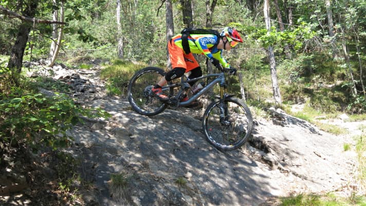   In Sachen Bremstraktion und Grip auf trockenem Untergrund konnte der Hutchinson Toro Enduro im Test überzeugen.