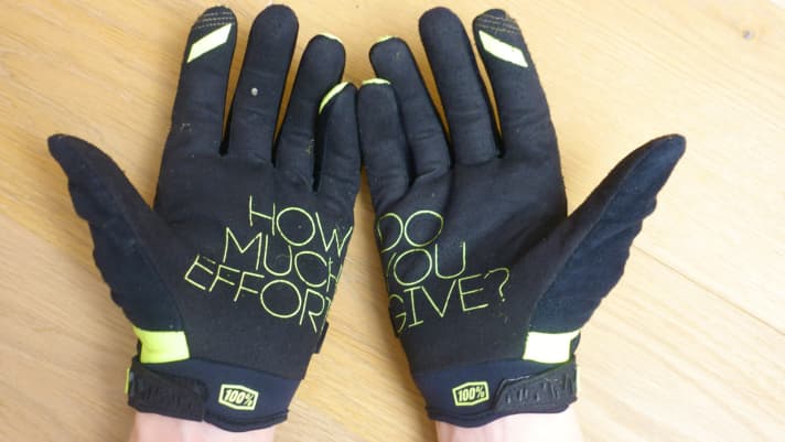   Eine Mischung aus Kunstleder und Silikon garantieren den Grip am Lenker.