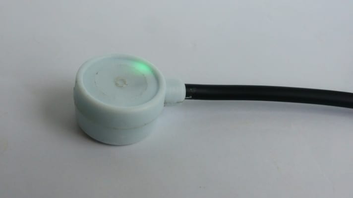   The switch can be used to switch back and forth between modes. At the same time, it informs the driver about the battery status.