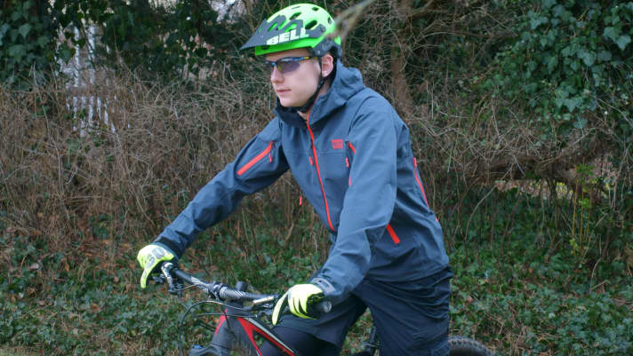  The Specialized 3L Tech jacket is optimised for the needs of biking.