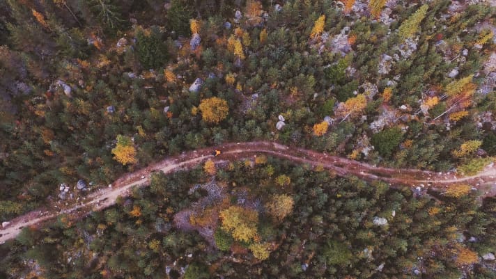   Wer weit fahren will, muss früh aufstehen.