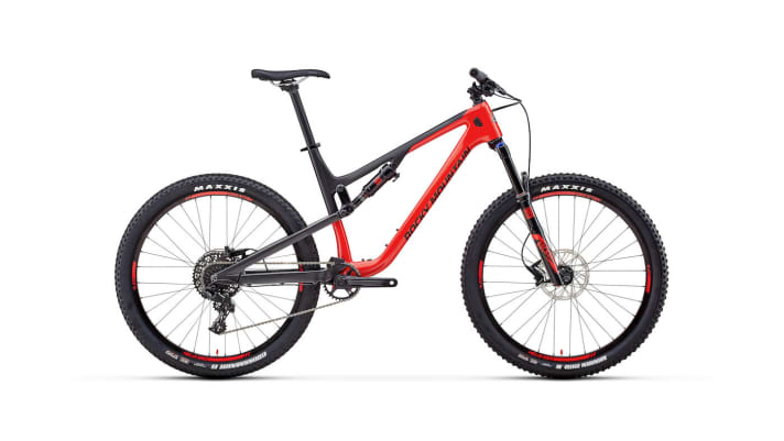   All Thunderbolt models are available in red/black and turquoise/black. The cheapest model (Carbon 30) does not have the Vario seatpost.