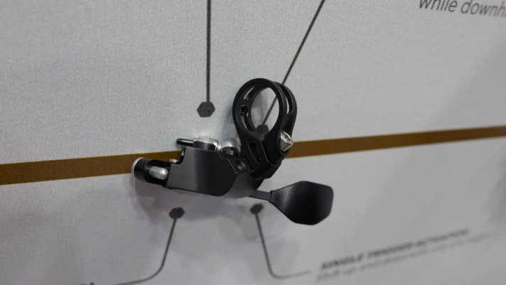   New shifting system, new shift lever, one shifter: Rotor promises efficient shifting even downhill with its lightweight design.