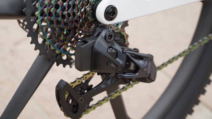 Die kabellose Schaltung Sram AXS macht den Traum vom Cockpit ohne Züge möglich.
