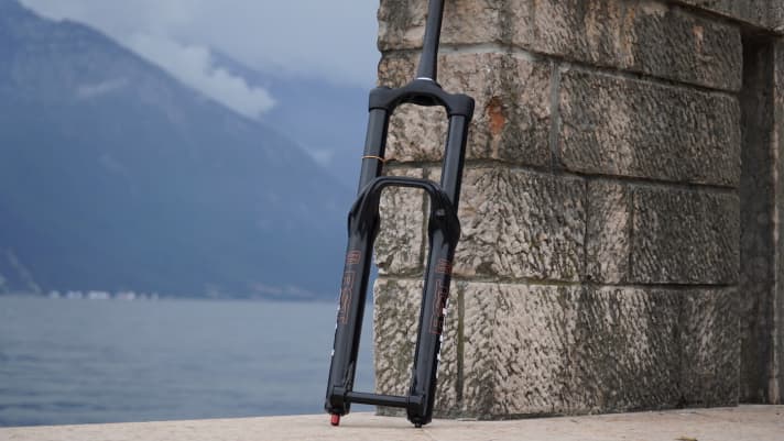   Dickes Ding: Die neue RST Stich für Enduro- und E-Biker. Die 38-Millimeter-Standrohre sind wuchtig und sollen für Stabilität sorgen.