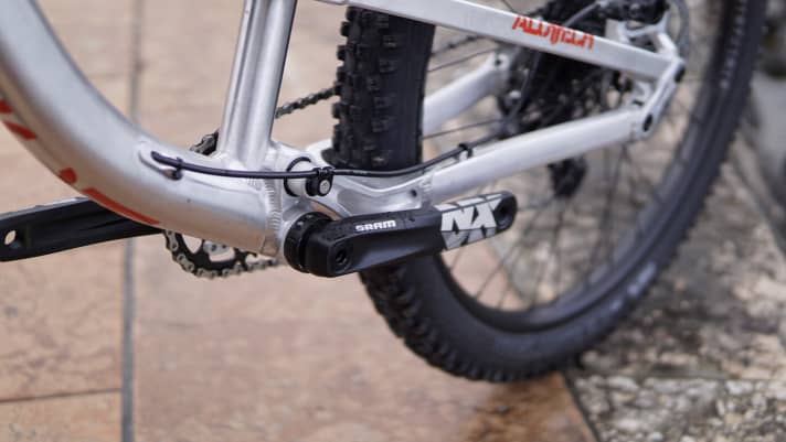 The shift and brake lines are routed inside the main frame.