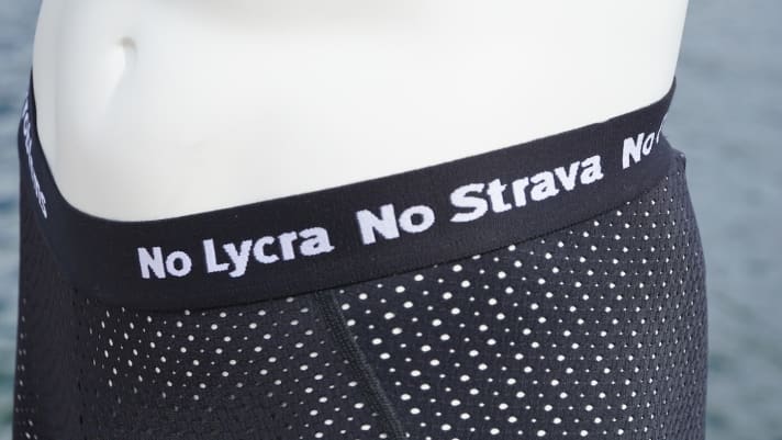   "No Lycra No Strava No Problems": This slogan is intended to score points with the casual freeride scene.