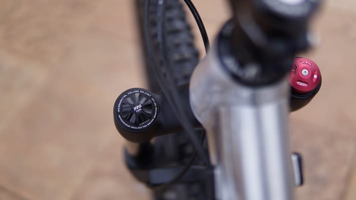 With a new air chamber, the Manitou suspension fork can be adapted to the particularly low rider weight of children.