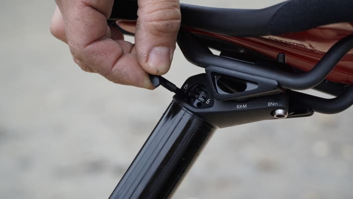   The biggest change to the latest Eightpins post is that you can now adjust the saddle height with this adjustment wheel and an integrated tool and no longer have to use a hacksaw.