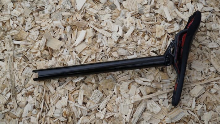   The dip tube of the seat post, to which the saddle is attached, can be easily pulled out of the frame. There is no technology inside.