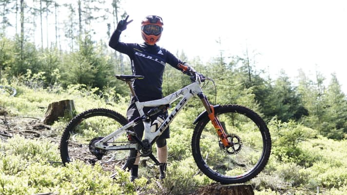   Today he is still German champion. Tomorrow, Christian Textor could lose his title despite his new prototype bike. In 2017, he also only finished in second place at the German Championships in Willingen. The winner at the time, Leonhard Putzenlechner, is not competing this weekend due to an injury.