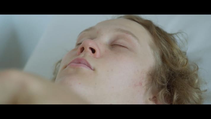   Energielos, häufig krank und ständig tut irgendwas weh. Mit nur 18 Jahren hatte Emil Johansson bereits eine schwerere Gesundheitskrise, als die Meisten in ihrem ganzen Leben durchmachen müssen.