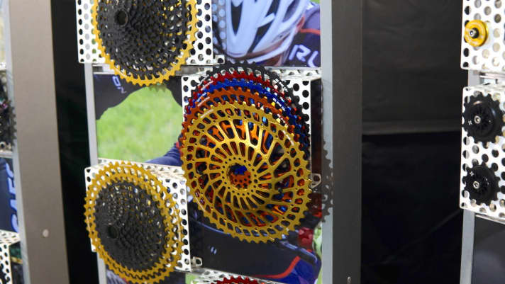   Das größte Ritzel aus Aluminium gibt es in vielen verschiedenen Farben.
