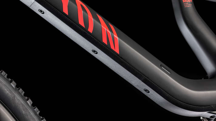   The cable duct on the down tube also serves to protect the frame.
