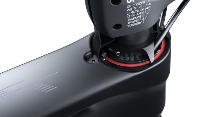   The steering stop limiter disappears under the headset cap. The function remains the same: the small screw on the top tube side can be used to replace the broken counterholder after a crash.