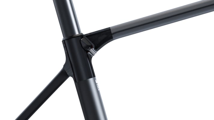   The integrated seatpost clamp in detail: a wedge clamps the seatpost flat from the front in the seat tube.