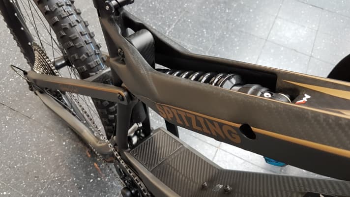   For even more downhill power, the M1 Spitzing Bobby Root relies on a steel spring damper from Fox.