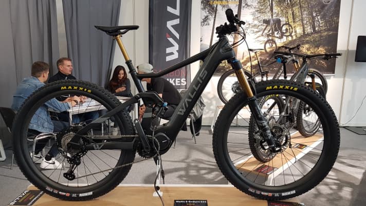  The Austrian brand Wallis is committed to lightweight construction. The new E-Enduro 635 with carbon frame should weigh 19.5 kilos in the top version. Suspension travel: 160/155 millimetres. Cost: 7999 euros. The Shimano motor is powered by a 635 watt-hour battery.