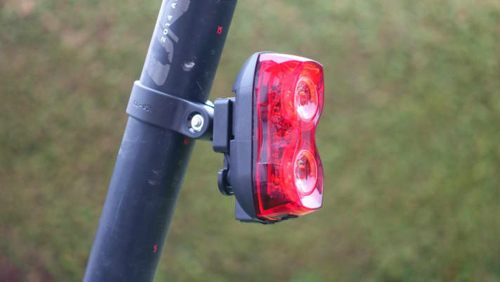   The Smart USB Taillight shines very brightly, but is also large. Price-performance tip!