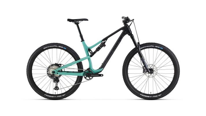   The Carbon 50 Tour is the first model in the Instict range with a carbon frame. The 29-inch version of the Rocky Mountain Instinct Carbon 50 Tour with Rockshox Pike Select RC/Deluxe Select+ and Shimano XT groupset / 13.8 kg / 4900 euros