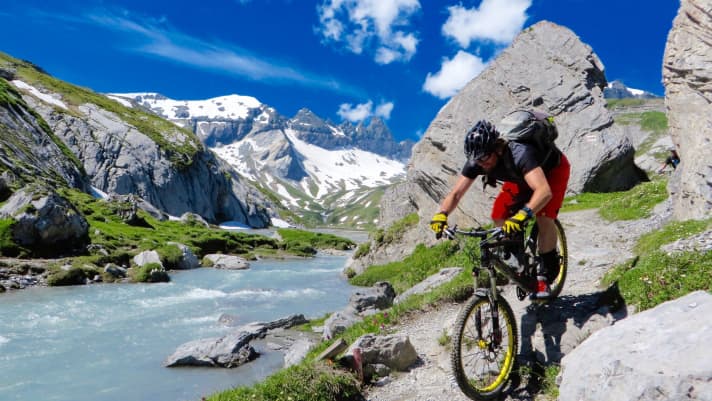   Herbert Czuchal: It was a perfect trail weekend in Flims Laax. The photo shows me in action on my old 26-inch Cube Stereo bike. With the hammer backdrop, it combines landscape and action in one photo.