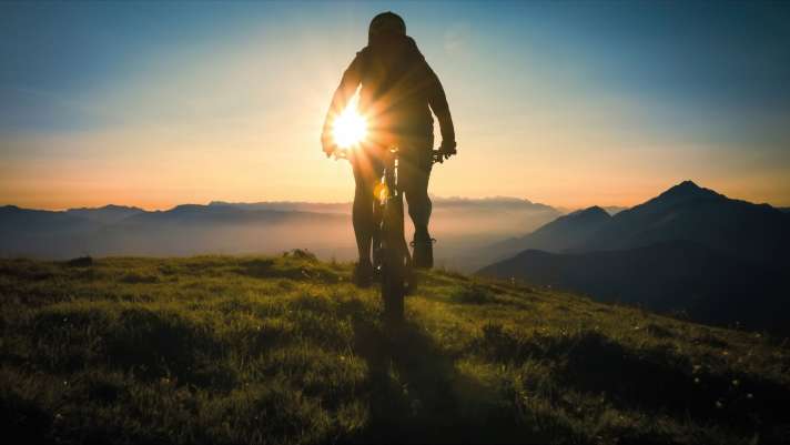 Watch out at altitude! Despite cool temperatures and even clouds, the power of the sun can be much stronger than in the valley. You also dry out more quickly.