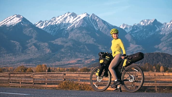 The minimalist packing concept - with lots of small, lightweight individual panniers distributed all over the bike - is particularly advantageous on sporty bikes without a massive rear pannier rack.
