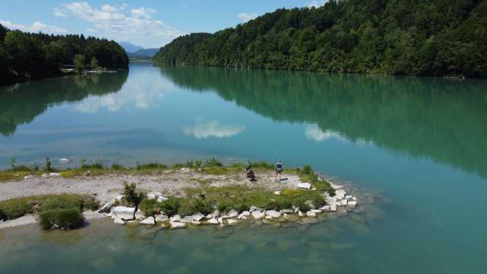 Fluss oder See? Beides! Bei Feistritz in Kärnten wird die Drau zum türkisfarbenen Stausee aufgestaut.