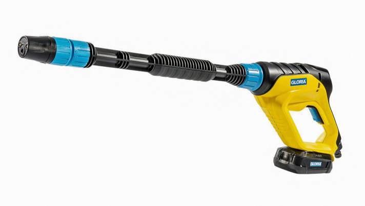 Practical cleaning nozzle with connection to the garden hose
