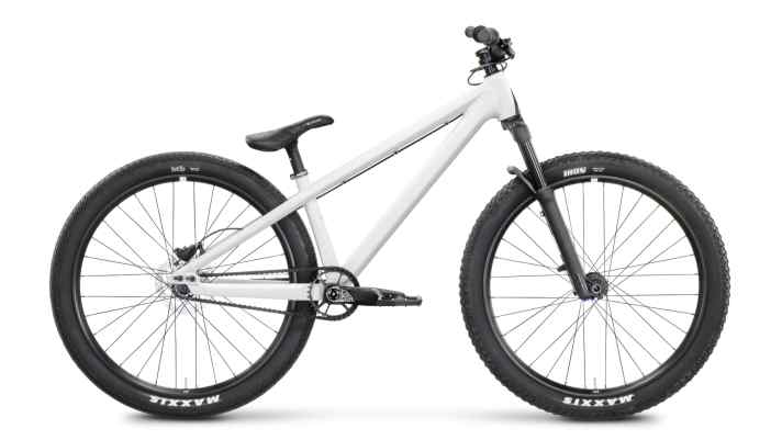 For 1199 euros, the Rose Bruce 1 should already have everything dirt bikers need on board, including an air suspension fork from Manitou.