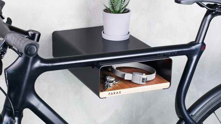 Stabil und schick: Designwandhalter wie das „S-Rack“ und das „D-Rack“ von Parax spielen oft mit der Physik.